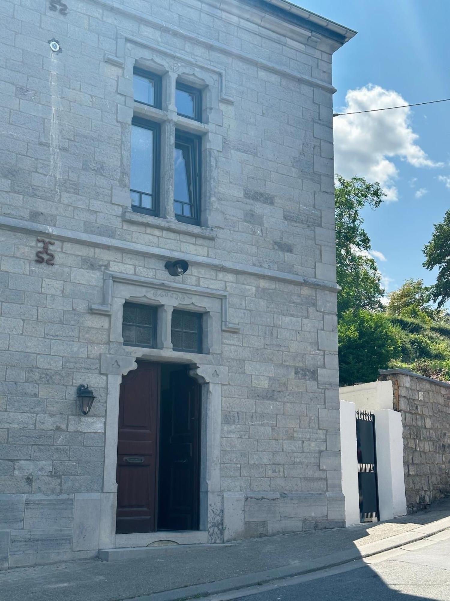 Maison Comtale Рошфор Экстерьер фото